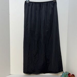 Vassarette Black Slip Size Medium